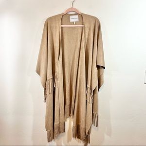 ANDERSEN & LAUTH Anthropologie Taupe Microfiber Fringe Kimono Cape